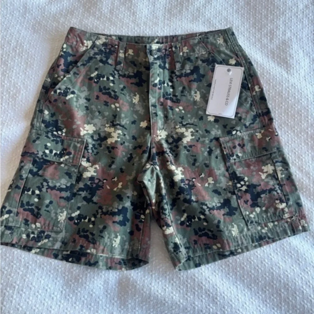 NWT! Levi's Multicolor Cargo Shorts Size 27